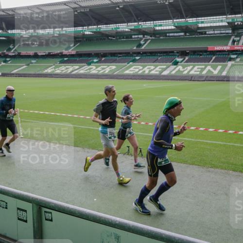 05.10.2025 - 20. swb-Marathon Bremen Michael Burmester http://msf.ph/oto/9278671 05.10.2025 12:59:29 Laufen im Stadion 27, 99, 219, 226, 586, 667, 807, 1043, 1229, 1516, 1598, 1711, 1843, 1854, 2663, 2782, 2797, 2866, 2941, 2945, 3086, 3087, 3141, 3592, 3747, 3888, 4095, 4113, 4380, 4395, 4486, 4536, 4827, 4909, 4967, 5123, 5493, 5510, 5530, 5584, 5722, 5808, 5891, 6030, 6374, 6439, 6561, 6624, 6882, 7169, 7185, 7201, 7262, 7311, 7312, 7398, 7421, 7467, 7511, 7550, 7906, 7929, 8097, 8214, 8247, 8258, 8355, 8372, 8485, 8699, 8981, 9024, 9072, 10526, 726 meine-sportfotos.de