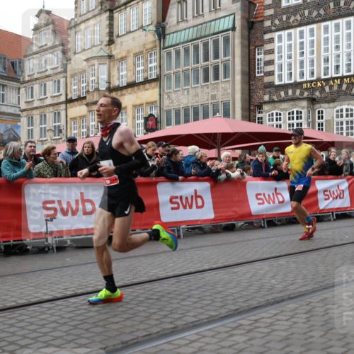 05.10.2025 - 20. swb-Marathon Bremen Yannick Fuchs http://msf.ph/oto/9278678 05.10.2025 12:42:21 Ziel 1024, 1363, 7751 meine-sportfotos.de