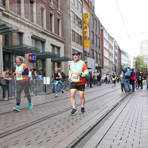05.10.2025 - 20. swb-Marathon Bremen Strokosch-Dieckow http://msf.ph/oto/9278680 05.10.2025 11:15:08 Ziel 8844, 9441, 9567, 9643, 9767, 9768, 9959, 10976, 11112, 11113, 8844, 9441, 9567, 9643, 9767, 9768, 9959, 10976, 11112, 11113 meine-sportfotos.de