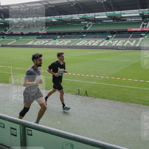 05.10.2025 - 20. swb-Marathon Bremen Michael Burmester http://msf.ph/oto/9278693 05.10.2025 12:59:32 Laufen im Stadion 27, 99, 219, 226, 667, 807, 978, 1043, 1516, 1525, 1548, 1598, 1711, 1843, 1854, 2663, 2782, 2797, 2866, 2941, 2945, 3086, 3087, 3141, 3592, 3747, 3888, 4095, 4113, 4220, 4380, 4395, 4486, 4536, 4827, 4909, 4967, 5123, 5493, 5510, 5530, 5584, 5722, 5891, 6030, 6374, 6439, 6561, 6624, 6882, 7169, 7185, 7201, 7262, 7295, 7311, 7312, 7398, 7421, 7467, 7511, 7550, 7679, 7906, 7929, 8097, 8214, 8247, 8258, 8355, 8372, 8485, 8699, 8981, 9024, 9072, 10526, 586, 1229 meine-sportfotos.de