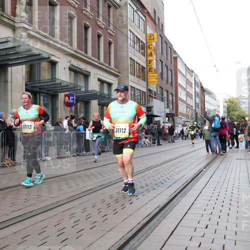 05.10.2025 - 20. swb-Marathon Bremen Strokosch-Dieckow http://msf.ph/oto/9278696 05.10.2025 11:15:08 Ziel 8844, 9441, 9567, 9643, 9767, 9768, 9959, 10976, 11112, 11113, 8844, 9441, 9567, 9643, 9767, 9768, 9959, 10976, 11112, 11113 meine-sportfotos.de