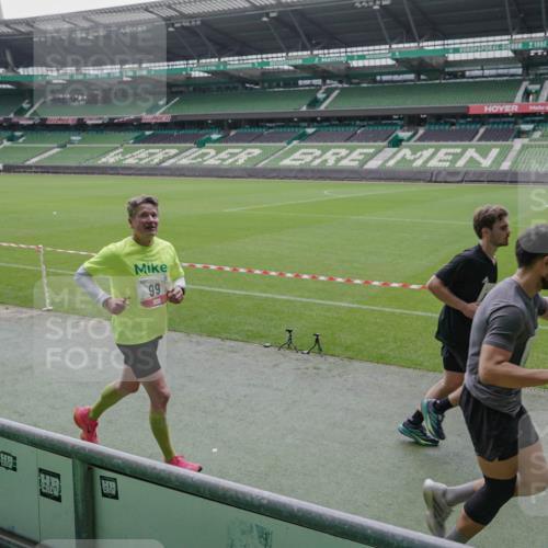05.10.2025 - 20. swb-Marathon Bremen Michael Burmester http://msf.ph/oto/9278700 05.10.2025 12:59:32 Laufen im Stadion 27, 99, 219, 226, 667, 807, 978, 1043, 1516, 1525, 1548, 1598, 1711, 1843, 1854, 2663, 2782, 2797, 2866, 2941, 2945, 3086, 3087, 3141, 3592, 3747, 3888, 4095, 4113, 4220, 4380, 4395, 4486, 4536, 4827, 4909, 4967, 5123, 5493, 5510, 5530, 5584, 5722, 5891, 6030, 6374, 6439, 6561, 6624, 6882, 7169, 7185, 7201, 7262, 7295, 7311, 7312, 7398, 7421, 7467, 7511, 7550, 7679, 7906, 7929, 8097, 8214, 8247, 8258, 8355, 8372, 8485, 8699, 8981, 9024, 9072, 10526, 586, 1229 meine-sportfotos.de