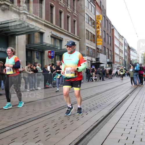 05.10.2025 - 20. swb-Marathon Bremen Strokosch-Dieckow http://msf.ph/oto/9278709 05.10.2025 11:15:08 Ziel 8844, 9441, 9567, 9643, 9767, 9768, 9959, 10976, 11112, 11113, 8844, 9441, 9567, 9643, 9767, 9768, 9959, 10976, 11112, 11113 meine-sportfotos.de