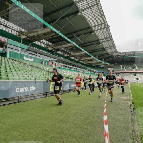 05.10.2025 - 20. swb-Marathon Bremen Michael Burmester http://msf.ph/oto/9278721 05.10.2025 10:31:31 Laufen im Stadion 7193, 7251, 8888, 9004, 9172, 9196, 9226, 9252, 9256, 9263, 9267, 9277, 9287, 9337, 9416, 9425, 9431, 9449, 9457, 9506, 9581, 9584, 9645, 9683, 9708, 9715, 9742, 9791, 9852, 9871, 9903, 9934, 10014, 10016, 10020, 10029, 10163, 10199, 10206, 10222, 10226, 10240, 10279, 10296, 10310, 10317, 10321, 10335, 10356, 10438, 10449, 10479, 10514, 10537, 10543, 10609, 10636, 10638, 10655, 10668, 10669, 10698, 10719, 10743, 9214, 9230, 9251 meine-sportfotos.de