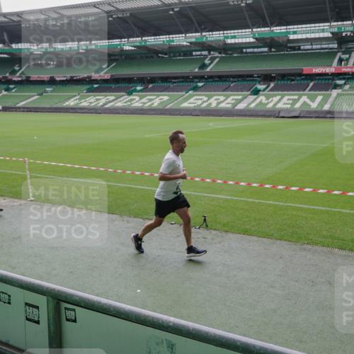 05.10.2025 - 20. swb-Marathon Bremen Michael Burmester http://msf.ph/oto/9278722 05.10.2025 12:59:39 Laufen im Stadion 27, 99, 219, 226, 667, 807, 860, 954, 978, 1043, 1516, 1525, 1548, 1598, 1711, 1843, 1854, 2609, 2663, 2782, 2797, 2866, 2941, 2945, 3086, 3087, 3169, 3230, 3592, 3747, 3783, 3888, 4181, 4220, 4380, 4395, 4486, 4536, 4827, 4909, 5123, 5493, 5510, 5530, 5584, 5891, 6030, 6374, 6439, 6536, 6624, 6674, 6882, 7169, 7185, 7201, 7262, 7295, 7307, 7311, 7312, 7398, 7421, 7467, 7511, 7550, 7679, 7906, 7929, 8097, 8214, 8247, 8258, 8372, 8485, 8699, 8981, 9024, 9072, 10526, 586, 1229 meine-sportfotos.de