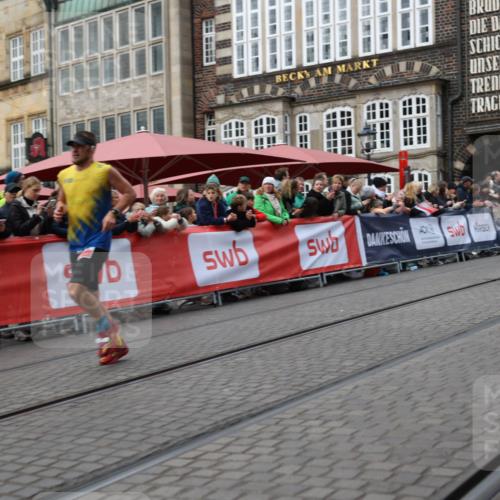 05.10.2025 - 20. swb-Marathon Bremen Yannick Fuchs http://msf.ph/oto/9278724 05.10.2025 12:42:22 Ziel 1024, 1363, 7751 meine-sportfotos.de
