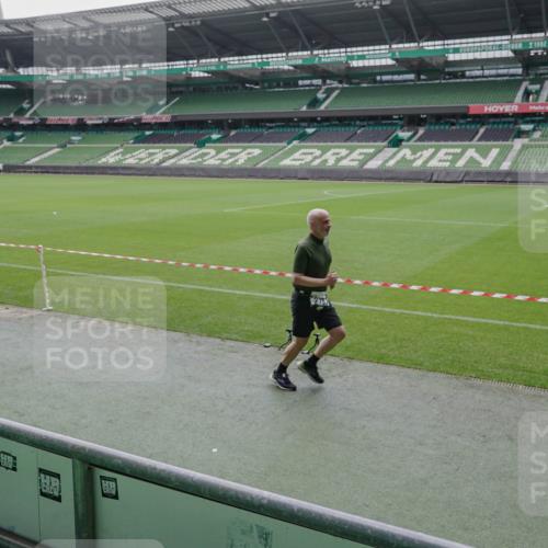 05.10.2025 - 20. swb-Marathon Bremen Michael Burmester http://msf.ph/oto/9278730 05.10.2025 12:59:40 Laufen im Stadion 27, 99, 219, 226, 667, 807, 860, 954, 978, 1043, 1516, 1525, 1548, 1598, 1711, 1843, 1854, 2609, 2663, 2782, 2797, 2866, 2941, 2945, 3086, 3087, 3104, 3169, 3230, 3592, 3747, 3783, 3888, 4181, 4220, 4380, 4395, 4486, 4536, 4827, 4909, 5123, 5493, 5510, 5530, 5584, 5891, 6030, 6374, 6439, 6536, 6674, 6882, 7169, 7185, 7201, 7262, 7295, 7307, 7398, 7421, 7467, 7511, 7550, 7679, 7906, 7929, 8097, 8214, 8247, 8258, 8372, 8485, 8699, 8981, 9024, 9072, 10526, 586, 1229 meine-sportfotos.de