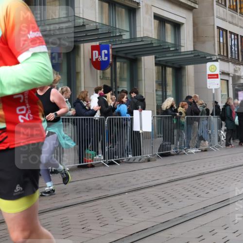 05.10.2025 - 20. swb-Marathon Bremen Strokosch-Dieckow http://msf.ph/oto/9278736 05.10.2025 11:15:09 Ziel 8844, 9441, 9567, 9643, 9767, 9768, 9959, 10976, 11112, 11113, 8844, 9441, 9567, 9643, 9767, 9768, 9959, 10976, 11112, 11113 meine-sportfotos.de