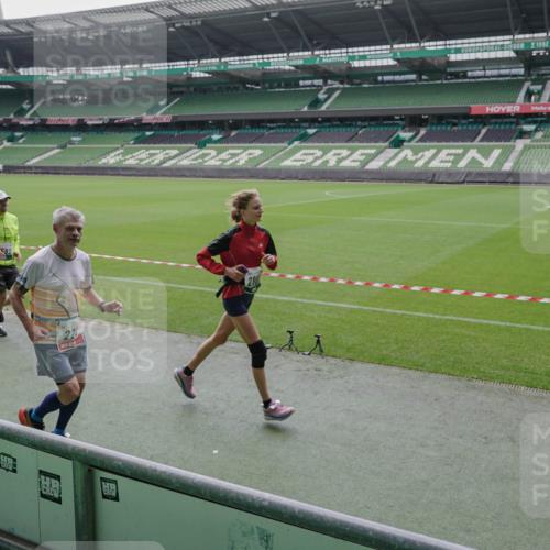 05.10.2025 - 20. swb-Marathon Bremen Michael Burmester http://msf.ph/oto/9278742 05.10.2025 12:59:41 Laufen im Stadion 27, 99, 219, 226, 667, 807, 860, 954, 978, 1043, 1516, 1525, 1548, 1598, 1711, 1843, 1854, 2609, 2663, 2782, 2797, 2866, 2941, 2945, 3086, 3087, 3104, 3169, 3230, 3592, 3747, 3783, 3888, 4181, 4220, 4380, 4395, 4486, 4536, 4827, 4909, 5123, 5493, 5510, 5530, 5584, 5891, 6030, 6374, 6439, 6536, 6674, 6882, 7169, 7185, 7201, 7262, 7295, 7307, 7398, 7421, 7467, 7511, 7550, 7679, 7906, 7929, 8097, 8214, 8247, 8258, 8372, 8485, 8699, 8981, 9024, 9072, 10526, 219, 586, 1229 meine-sportfotos.de