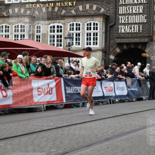 05.10.2025 - 20. swb-Marathon Bremen Yannick Fuchs http://msf.ph/oto/9278747 05.10.2025 12:42:25 Ziel 456, 1024, 1363 meine-sportfotos.de