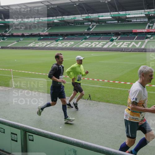 05.10.2025 - 20. swb-Marathon Bremen Michael Burmester http://msf.ph/oto/9278758 05.10.2025 12:59:42 Laufen im Stadion 27, 99, 226, 667, 807, 860, 954, 978, 1043, 1516, 1525, 1548, 1598, 1711, 1843, 1854, 2609, 2663, 2782, 2797, 2866, 2941, 2945, 3086, 3087, 3104, 3169, 3230, 3592, 3747, 3783, 3888, 4181, 4220, 4380, 4395, 4486, 4536, 4827, 4909, 5493, 5510, 5530, 5891, 6030, 6126, 6374, 6439, 6536, 6674, 6882, 7169, 7201, 7262, 7295, 7307, 7398, 7421, 7467, 7511, 7550, 7679, 7906, 7929, 8097, 8214, 8247, 8258, 8372, 8485, 8699, 8981, 9024, 9072, 10526, 219, 586, 1229 meine-sportfotos.de