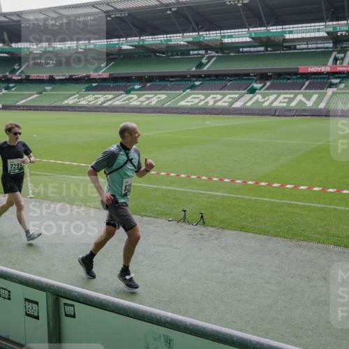 05.10.2025 - 20. swb-Marathon Bremen Michael Burmester http://msf.ph/oto/9278767 05.10.2025 12:59:45 Laufen im Stadion 27, 99, 226, 807, 860, 954, 978, 1043, 1516, 1525, 1548, 1598, 1711, 1843, 1854, 2609, 2663, 2782, 2866, 2941, 2945, 3086, 3087, 3104, 3169, 3230, 3592, 3747, 3783, 3888, 4181, 4220, 4380, 4395, 4486, 4536, 4824, 4827, 5493, 5510, 5530, 6030, 6126, 6374, 6439, 6536, 6674, 6881, 7201, 7262, 7295, 7307, 7398, 7421, 7467, 7511, 7537, 7598, 7679, 7906, 7929, 8097, 8214, 8258, 8372, 8485, 8699, 8981, 9024, 9072, 10526, 219, 586, 667, 1229 meine-sportfotos.de