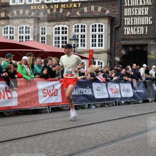 05.10.2025 - 20. swb-Marathon Bremen Yannick Fuchs http://msf.ph/oto/9278770 05.10.2025 12:42:25 Ziel 456, 1024, 1363 meine-sportfotos.de
