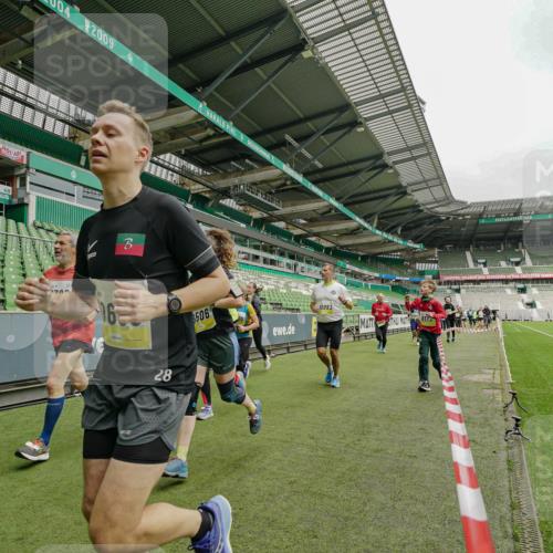 05.10.2025 - 20. swb-Marathon Bremen Michael Burmester http://msf.ph/oto/9278772 05.10.2025 10:31:33 Laufen im Stadion 7193, 7251, 8888, 9004, 9172, 9196, 9226, 9252, 9256, 9263, 9267, 9277, 9287, 9337, 9415, 9416, 9425, 9431, 9449, 9457, 9506, 9581, 9584, 9683, 9708, 9715, 9742, 9791, 9852, 9871, 9903, 9934, 10014, 10016, 10020, 10029, 10057, 10163, 10199, 10206, 10222, 10226, 10240, 10279, 10296, 10310, 10317, 10321, 10335, 10356, 10438, 10449, 10479, 10514, 10537, 10543, 10609, 10636, 10638, 10655, 10668, 10669, 10698, 10719, 10743, 9214, 9230 meine-sportfotos.de