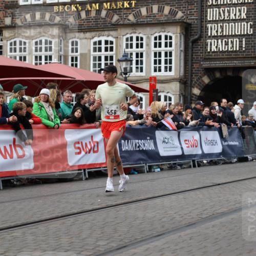 05.10.2025 - 20. swb-Marathon Bremen Yannick Fuchs http://msf.ph/oto/9278774 05.10.2025 12:42:25 Ziel 456, 1024, 1363 meine-sportfotos.de