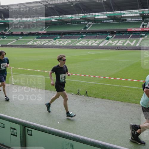 05.10.2025 - 20. swb-Marathon Bremen Michael Burmester http://msf.ph/oto/9278777 05.10.2025 12:59:46 Laufen im Stadion 27, 99, 226, 807, 860, 954, 978, 1043, 1516, 1525, 1548, 1598, 1711, 1843, 1854, 2609, 2663, 2782, 2866, 2941, 2945, 3086, 3087, 3104, 3169, 3230, 3592, 3747, 3783, 3888, 4181, 4220, 4380, 4395, 4486, 4536, 4824, 4827, 5493, 5510, 6030, 6126, 6374, 6439, 6536, 6674, 6881, 7201, 7262, 7295, 7307, 7398, 7421, 7467, 7511, 7537, 7598, 7679, 7906, 7929, 8097, 8214, 8258, 8372, 8485, 8699, 8981, 9024, 9072, 10526, 219, 586, 667, 1229 meine-sportfotos.de