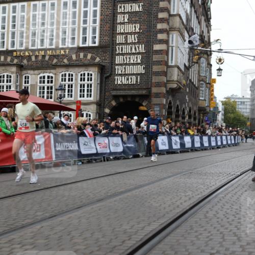 05.10.2025 - 20. swb-Marathon Bremen Yannick Fuchs http://msf.ph/oto/9278780 05.10.2025 12:42:25 Ziel 456, 1024, 1363 meine-sportfotos.de