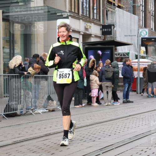05.10.2025 - 20. swb-Marathon Bremen Strokosch-Dieckow http://msf.ph/oto/9278786 05.10.2025 11:15:14 Ziel 8844, 9567, 9767, 9768, 9959, 10976, 11112, 11113, 11440, 8844, 9567, 9767, 9768, 9959, 10976, 11112, 11113, 11440 meine-sportfotos.de