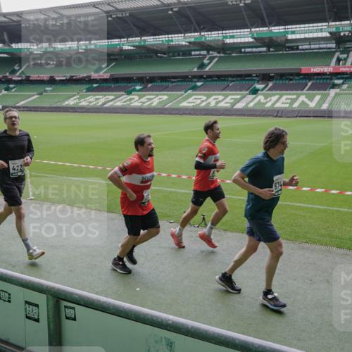 05.10.2025 - 20. swb-Marathon Bremen Michael Burmester http://msf.ph/oto/9278796 05.10.2025 12:59:47 Laufen im Stadion 27, 99, 226, 627, 807, 860, 954, 978, 1043, 1516, 1525, 1548, 1598, 1711, 1843, 1854, 2609, 2663, 2782, 2866, 2941, 2945, 3086, 3087, 3104, 3169, 3230, 3592, 3747, 3783, 3888, 4181, 4220, 4380, 4395, 4486, 4536, 4824, 4827, 5493, 5510, 6030, 6126, 6374, 6439, 6536, 6674, 6881, 7201, 7262, 7295, 7307, 7398, 7421, 7467, 7511, 7537, 7598, 7679, 7906, 7929, 8097, 8214, 8258, 8372, 8485, 8699, 8981, 9072, 10526, 219, 586, 667, 1229, 1843 meine-sportfotos.de