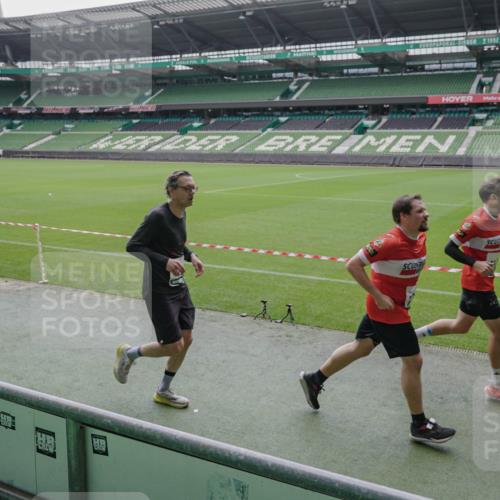 05.10.2025 - 20. swb-Marathon Bremen Michael Burmester http://msf.ph/oto/9278805 05.10.2025 12:59:47 Laufen im Stadion 27, 99, 226, 627, 807, 860, 954, 978, 1043, 1516, 1525, 1548, 1598, 1711, 1843, 1854, 2609, 2663, 2782, 2866, 2941, 2945, 3086, 3087, 3104, 3169, 3230, 3592, 3747, 3783, 3888, 4181, 4220, 4380, 4395, 4486, 4536, 4824, 4827, 5493, 5510, 6030, 6126, 6374, 6439, 6536, 6674, 6881, 7201, 7262, 7295, 7307, 7398, 7421, 7467, 7511, 7537, 7598, 7679, 7906, 7929, 8097, 8214, 8258, 8372, 8485, 8699, 8981, 9072, 10526, 219, 586, 667, 1229, 1843 meine-sportfotos.de