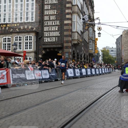 05.10.2025 - 20. swb-Marathon Bremen Yannick Fuchs http://msf.ph/oto/9278807 05.10.2025 12:42:25 Ziel 456, 1024, 1363 meine-sportfotos.de