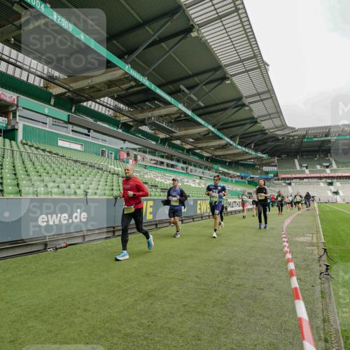 05.10.2025 - 20. swb-Marathon Bremen Michael Burmester http://msf.ph/oto/9278811 05.10.2025 10:31:35 Laufen im Stadion 7193, 7251, 8888, 9004, 9172, 9196, 9226, 9252, 9256, 9263, 9267, 9277, 9287, 9337, 9415, 9416, 9425, 9431, 9449, 9457, 9506, 9581, 9584, 9683, 9708, 9715, 9742, 9791, 9807, 9852, 9871, 9903, 9934, 10014, 10016, 10019, 10020, 10029, 10057, 10163, 10199, 10206, 10222, 10226, 10240, 10279, 10296, 10310, 10317, 10321, 10335, 10356, 10438, 10449, 10479, 10514, 10537, 10543, 10609, 10636, 10638, 10655, 10668, 10669, 10698, 10719, 10743, 9214, 9230 meine-sportfotos.de