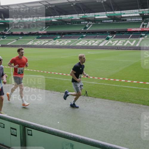 05.10.2025 - 20. swb-Marathon Bremen Michael Burmester http://msf.ph/oto/9278813 05.10.2025 12:59:49 Laufen im Stadion 27, 99, 226, 627, 807, 860, 954, 978, 1043, 1516, 1525, 1548, 1598, 1711, 1854, 2609, 2663, 2782, 2866, 2941, 2945, 3086, 3087, 3104, 3169, 3177, 3230, 3549, 3592, 3747, 3783, 3888, 4181, 4220, 4380, 4395, 4486, 4536, 4824, 4827, 5493, 5510, 5627, 6030, 6126, 6208, 6374, 6439, 6536, 6674, 6881, 7201, 7262, 7295, 7307, 7398, 7421, 7467, 7511, 7537, 7598, 7679, 7906, 7929, 8097, 8214, 8258, 8372, 8485, 8699, 8981, 9072, 10526, 219, 586, 667, 1229, 1843 meine-sportfotos.de