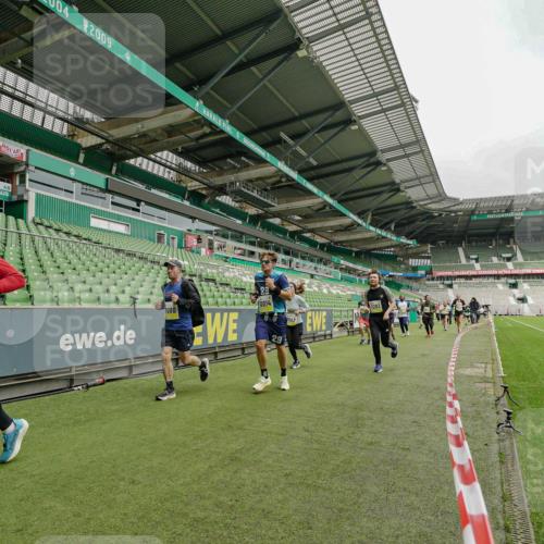 05.10.2025 - 20. swb-Marathon Bremen Michael Burmester http://msf.ph/oto/9278823 05.10.2025 10:31:36 Laufen im Stadion 7193, 7251, 8888, 9004, 9172, 9196, 9226, 9252, 9256, 9263, 9267, 9277, 9287, 9337, 9415, 9416, 9425, 9431, 9449, 9457, 9506, 9581, 9584, 9683, 9708, 9715, 9742, 9791, 9807, 9852, 9871, 9903, 9934, 10014, 10016, 10019, 10020, 10029, 10057, 10163, 10199, 10206, 10222, 10226, 10240, 10279, 10296, 10310, 10317, 10321, 10335, 10356, 10369, 10438, 10449, 10468, 10479, 10514, 10537, 10543, 10609, 10636, 10638, 10655, 10662, 10668, 10669, 10698, 10719, 10743, 9214, 9230 meine-sportfotos.de