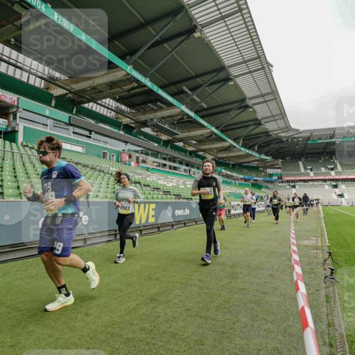 05.10.2025 - 20. swb-Marathon Bremen Michael Burmester http://msf.ph/oto/9278831 05.10.2025 10:31:37 Laufen im Stadion 7193, 7251, 8888, 9004, 9172, 9196, 9226, 9252, 9256, 9263, 9267, 9277, 9287, 9337, 9415, 9416, 9425, 9431, 9449, 9457, 9506, 9581, 9584, 9708, 9715, 9742, 9791, 9807, 9852, 9871, 9903, 9934, 10014, 10016, 10019, 10020, 10029, 10057, 10163, 10199, 10206, 10222, 10226, 10240, 10279, 10296, 10310, 10317, 10321, 10335, 10356, 10369, 10438, 10449, 10468, 10479, 10514, 10537, 10543, 10609, 10636, 10638, 10655, 10662, 10668, 10669, 10698, 10719, 10743, 9214, 9230 meine-sportfotos.de