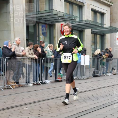 05.10.2025 - 20. swb-Marathon Bremen Strokosch-Dieckow http://msf.ph/oto/9278833 05.10.2025 11:15:15 Ziel 8844, 9567, 9767, 9768, 9959, 10976, 11112, 11113, 11440, 8844, 9567, 9767, 9768, 9959, 10976, 11112, 11113, 11440 meine-sportfotos.de