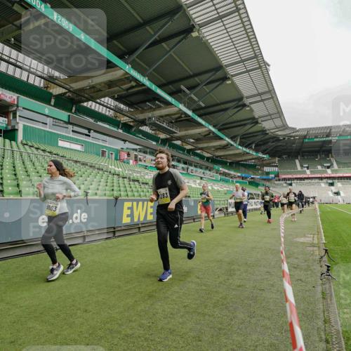 05.10.2025 - 20. swb-Marathon Bremen Michael Burmester http://msf.ph/oto/9278841 05.10.2025 10:31:38 Laufen im Stadion 7193, 7251, 8888, 9004, 9172, 9196, 9226, 9252, 9256, 9263, 9267, 9277, 9287, 9337, 9415, 9416, 9425, 9431, 9449, 9457, 9506, 9581, 9584, 9715, 9742, 9791, 9807, 9852, 9871, 9903, 9934, 10014, 10016, 10019, 10020, 10029, 10057, 10163, 10199, 10206, 10222, 10226, 10240, 10279, 10296, 10310, 10317, 10321, 10335, 10356, 10369, 10438, 10449, 10468, 10514, 10537, 10543, 10609, 10616, 10636, 10638, 10655, 10662, 10668, 10669, 10698, 10719, 10743, 9214, 9230 meine-sportfotos.de