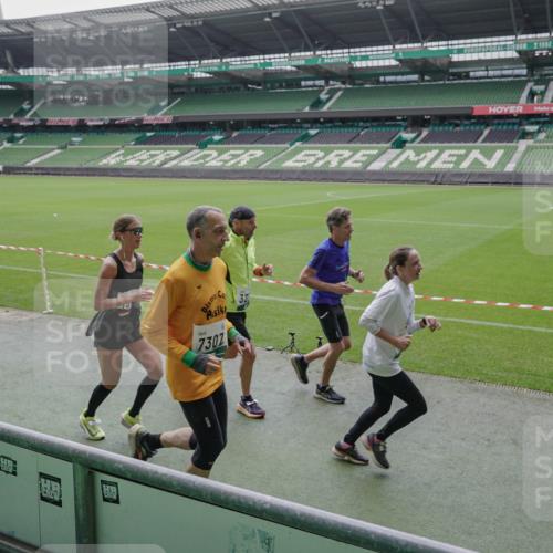 05.10.2025 - 20. swb-Marathon Bremen Michael Burmester http://msf.ph/oto/9278845 05.10.2025 12:59:52 Laufen im Stadion 27, 99, 226, 271, 627, 807, 860, 954, 978, 1043, 1516, 1525, 1548, 1598, 1711, 1806, 2609, 2663, 2782, 2866, 2945, 3086, 3087, 3104, 3169, 3177, 3230, 3549, 3592, 3747, 3783, 3888, 4046, 4181, 4220, 4380, 4395, 4486, 4536, 4592, 4824, 5493, 5510, 5627, 6030, 6126, 6208, 6374, 6389, 6439, 6536, 6636, 6674, 6881, 7201, 7262, 7295, 7307, 7398, 7421, 7467, 7511, 7537, 7598, 7679, 7906, 7929, 8097, 8258, 8372, 8485, 8699, 8981, 9072, 10526, 219, 667, 1843 meine-sportfotos.de