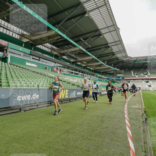 05.10.2025 - 20. swb-Marathon Bremen Michael Burmester http://msf.ph/oto/9278851 05.10.2025 10:31:39 Laufen im Stadion 7193, 7251, 8888, 9004, 9172, 9196, 9226, 9252, 9256, 9263, 9267, 9277, 9287, 9337, 9415, 9416, 9425, 9431, 9449, 9457, 9506, 9581, 9584, 9715, 9742, 9791, 9807, 9852, 9871, 9903, 9934, 10014, 10016, 10019, 10020, 10029, 10057, 10163, 10199, 10206, 10222, 10226, 10240, 10279, 10296, 10310, 10317, 10321, 10327, 10335, 10356, 10369, 10438, 10449, 10468, 10514, 10537, 10543, 10609, 10616, 10636, 10638, 10655, 10662, 10668, 10669, 10698, 10719, 10743, 10785, 9214, 9230 meine-sportfotos.de