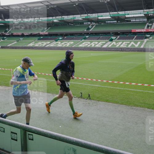 05.10.2025 - 20. swb-Marathon Bremen Michael Burmester http://msf.ph/oto/9278855 05.10.2025 12:59:54 Laufen im Stadion 27, 99, 226, 271, 491, 627, 807, 860, 954, 978, 1043, 1516, 1525, 1548, 1598, 1606, 1711, 1806, 2609, 2663, 2782, 2866, 2945, 3086, 3087, 3104, 3169, 3177, 3230, 3549, 3592, 3747, 3783, 3888, 4046, 4181, 4220, 4380, 4395, 4486, 4536, 4592, 4824, 5493, 5510, 5627, 6030, 6126, 6208, 6389, 6439, 6536, 6636, 6674, 6762, 6881, 7201, 7295, 7307, 7398, 7421, 7467, 7511, 7537, 7598, 7679, 7906, 7929, 8097, 8258, 8372, 8485, 8699, 8981, 9072, 10526, 219, 667, 1516, 1843 meine-sportfotos.de