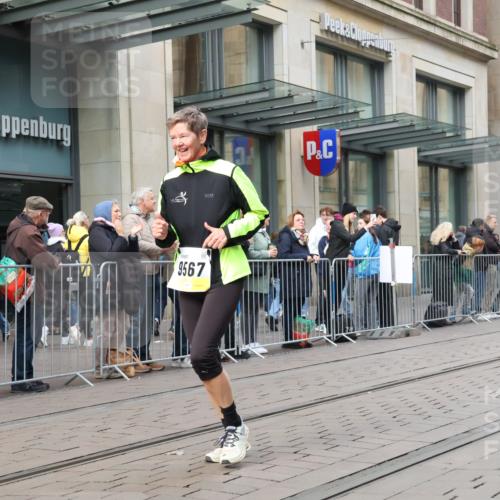 05.10.2025 - 20. swb-Marathon Bremen Strokosch-Dieckow http://msf.ph/oto/9278861 05.10.2025 11:15:16 Ziel 8844, 9567, 9767, 9959, 10976, 11112, 11113, 11440, 8844, 9567, 9767, 9959, 10976, 11112, 11113, 11440 meine-sportfotos.de