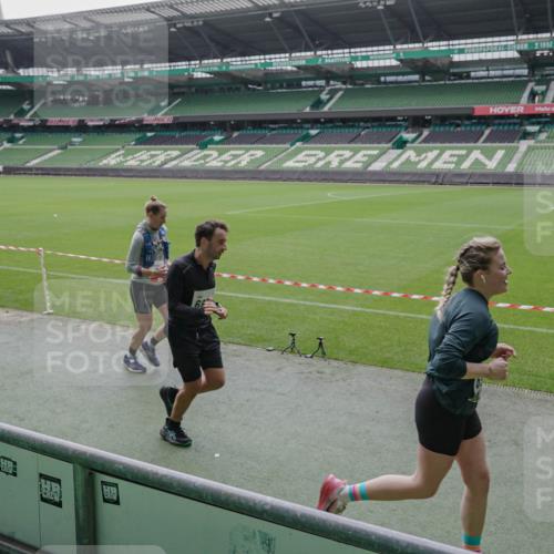05.10.2025 - 20. swb-Marathon Bremen Michael Burmester http://msf.ph/oto/9278877 05.10.2025 12:59:55 Laufen im Stadion 27, 99, 226, 271, 491, 627, 807, 860, 954, 978, 1043, 1525, 1548, 1598, 1606, 1711, 1806, 2609, 2663, 2782, 2866, 2915, 2945, 3086, 3087, 3104, 3169, 3177, 3230, 3549, 3592, 3747, 3783, 3888, 4046, 4181, 4220, 4380, 4395, 4486, 4536, 4592, 4824, 4879, 5493, 5510, 5627, 6030, 6126, 6208, 6389, 6439, 6536, 6636, 6674, 6762, 6881, 7201, 7295, 7307, 7398, 7421, 7467, 7511, 7537, 7598, 7679, 7906, 7929, 8097, 8258, 8372, 8485, 8699, 8981, 9072, 10526, 219, 667, 1516, 1843 meine-sportfotos.de
