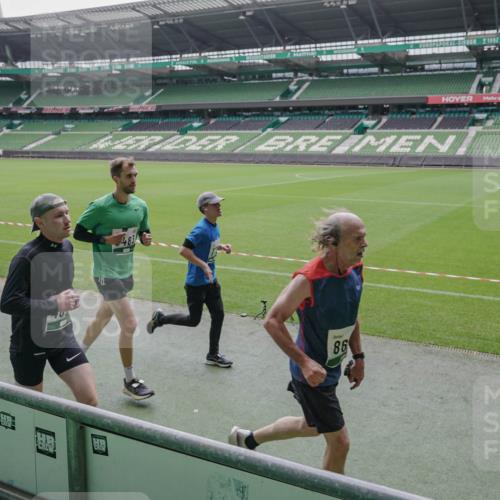 05.10.2025 - 20. swb-Marathon Bremen Michael Burmester http://msf.ph/oto/9278892 05.10.2025 12:59:57 Laufen im Stadion 27, 47, 99, 226, 271, 491, 627, 807, 860, 954, 978, 1043, 1525, 1548, 1598, 1606, 1711, 1806, 2518, 2609, 2782, 2866, 2915, 2945, 3040, 3086, 3087, 3104, 3169, 3177, 3230, 3549, 3592, 3747, 3783, 3888, 4046, 4181, 4220, 4380, 4395, 4536, 4592, 4824, 4879, 5493, 5510, 5627, 6126, 6208, 6389, 6439, 6536, 6636, 6674, 6762, 6881, 7201, 7295, 7307, 7398, 7421, 7467, 7511, 7537, 7598, 7679, 7906, 7929, 8097, 8258, 8372, 8485, 8699, 8981, 9072, 219, 667, 1516, 1843 meine-sportfotos.de
