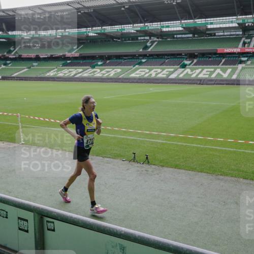 05.10.2025 - 20. swb-Marathon Bremen Michael Burmester http://msf.ph/oto/9278903 05.10.2025 12:59:59 Laufen im Stadion 27, 47, 99, 226, 271, 283, 491, 627, 807, 860, 954, 978, 1043, 1525, 1548, 1606, 1711, 1806, 2518, 2609, 2782, 2866, 2915, 2945, 3040, 3086, 3087, 3104, 3169, 3177, 3230, 3549, 3592, 3747, 3783, 3888, 4046, 4181, 4220, 4380, 4395, 4536, 4592, 4824, 4879, 5493, 5510, 5627, 6126, 6208, 6389, 6439, 6536, 6636, 6674, 6762, 6881, 7201, 7295, 7307, 7398, 7421, 7467, 7511, 7537, 7598, 7679, 7906, 7929, 8097, 8258, 8372, 8485, 8699, 8981, 9072, 219, 667, 1516, 1598, 1843 meine-sportfotos.de