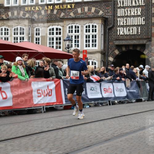 05.10.2025 - 20. swb-Marathon Bremen Yannick Fuchs http://msf.ph/oto/9278904 05.10.2025 12:42:27 Ziel 456, 1024, 1363, 1921 meine-sportfotos.de