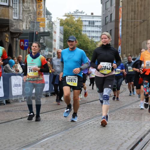 05.10.2025 - 20. swb-Marathon Bremen Strokosch-Dieckow http://msf.ph/oto/9278906 05.10.2025 11:13:51 Ziel 7014, 7410, 9631, 9667, 9946, 10000, 10671, 10756, 10842, 11541, 11652, 11653 meine-sportfotos.de