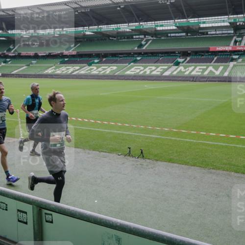 05.10.2025 - 20. swb-Marathon Bremen Michael Burmester http://msf.ph/oto/9278911 05.10.2025 13:00:00 Laufen im Stadion 27, 47, 99, 226, 271, 283, 491, 627, 807, 860, 954, 978, 1043, 1525, 1548, 1606, 1806, 2518, 2609, 2782, 2866, 2915, 2945, 3040, 3086, 3087, 3104, 3169, 3177, 3230, 3237, 3549, 3592, 3783, 3888, 4046, 4181, 4220, 4380, 4395, 4536, 4592, 4824, 4879, 5493, 5510, 5627, 6126, 6208, 6389, 6439, 6536, 6636, 6674, 6762, 6881, 7201, 7295, 7307, 7398, 7421, 7467, 7511, 7537, 7598, 7679, 7906, 7929, 8258, 8372, 8485, 8699, 8981, 9072, 219, 667, 1516, 1598, 1843 meine-sportfotos.de