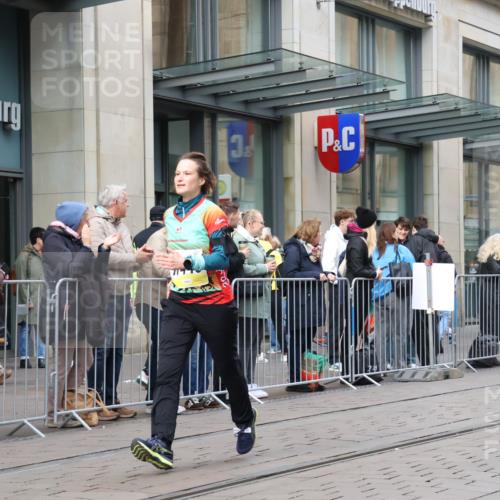 05.10.2025 - 20. swb-Marathon Bremen Strokosch-Dieckow http://msf.ph/oto/9278927 05.10.2025 11:15:21 Ziel 8844, 9567, 11112, 11113, 11440, 8844, 9567, 11112, 11113, 11440 meine-sportfotos.de