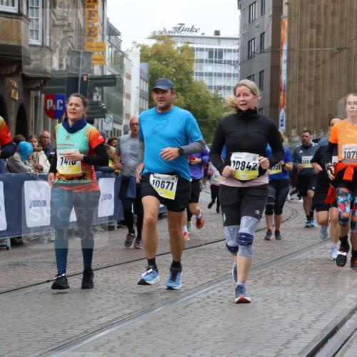 05.10.2025 - 20. swb-Marathon Bremen Strokosch-Dieckow http://msf.ph/oto/9278935 05.10.2025 11:13:51 Ziel 7014, 7410, 9631, 9667, 9946, 10000, 10671, 10756, 10842, 11541, 11652, 11653 meine-sportfotos.de