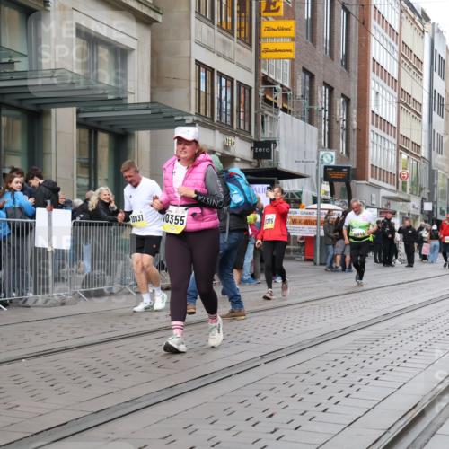 05.10.2025 - 20. swb-Marathon Bremen Strokosch-Dieckow http://msf.ph/oto/9278939 05.10.2025 11:15:26 Ziel 9567, 10355, 11440, 9567, 10355, 11440 meine-sportfotos.de