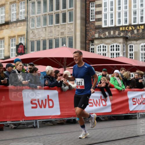 05.10.2025 - 20. swb-Marathon Bremen Yannick Fuchs http://msf.ph/oto/9278942 05.10.2025 12:42:28 Ziel 456, 1024, 1363, 1921 meine-sportfotos.de