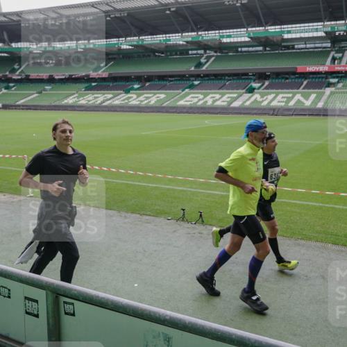 05.10.2025 - 20. swb-Marathon Bremen Michael Burmester http://msf.ph/oto/9278943 05.10.2025 13:00:02 Laufen im Stadion 47, 99, 226, 271, 283, 491, 627, 694, 860, 954, 978, 1525, 1548, 1606, 1806, 2518, 2609, 2782, 2866, 2915, 2945, 3040, 3086, 3087, 3104, 3169, 3177, 3230, 3237, 3549, 3592, 3783, 3888, 4046, 4181, 4202, 4220, 4380, 4395, 4536, 4592, 4824, 4879, 5493, 5510, 5627, 6126, 6208, 6389, 6439, 6536, 6636, 6674, 6762, 6881, 7201, 7295, 7307, 7398, 7421, 7467, 7537, 7598, 7679, 7906, 7929, 8258, 8372, 8485, 8699, 8981, 9072, 27, 667, 807, 1043, 1516, 1598, 1843 meine-sportfotos.de