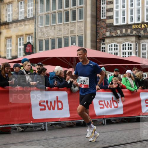 05.10.2025 - 20. swb-Marathon Bremen Yannick Fuchs http://msf.ph/oto/9278954 05.10.2025 12:42:28 Ziel 456, 1024, 1363, 1921 meine-sportfotos.de