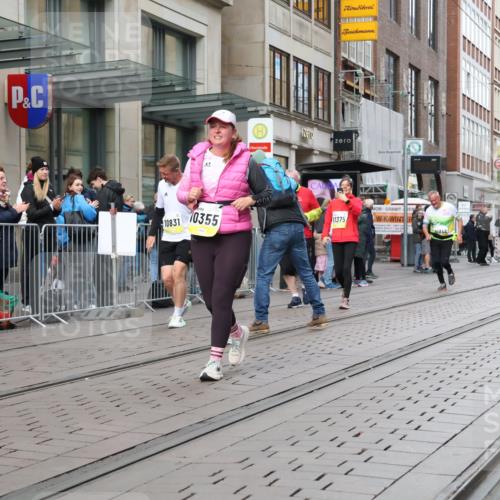 05.10.2025 - 20. swb-Marathon Bremen Strokosch-Dieckow http://msf.ph/oto/9278956 05.10.2025 11:15:27 Ziel 8476, 9567, 10355, 11375, 11440, 8476, 9567, 10355, 11375, 11440 meine-sportfotos.de