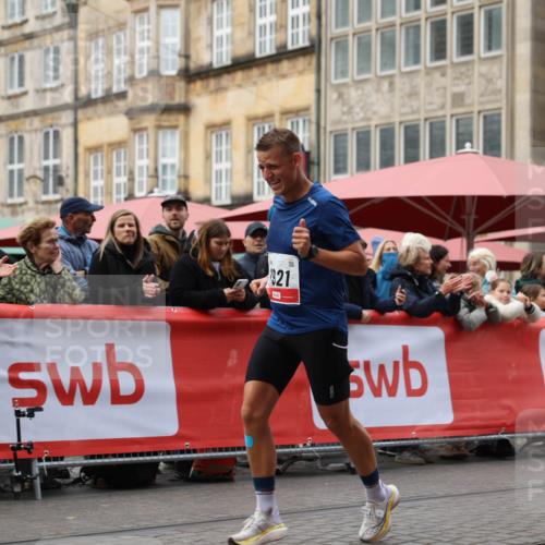 05.10.2025 - 20. swb-Marathon Bremen Yannick Fuchs http://msf.ph/oto/9278971 05.10.2025 12:42:28 Ziel 456, 1024, 1363, 1921 meine-sportfotos.de