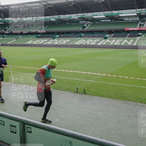 05.10.2025 - 20. swb-Marathon Bremen Michael Burmester http://msf.ph/oto/9278985 05.10.2025 13:00:09 Laufen im Stadion 47, 99, 226, 271, 283, 491, 498, 575, 627, 694, 860, 954, 978, 1116, 1471, 1525, 1548, 1606, 1806, 2007, 2504, 2518, 2609, 2745, 2782, 2866, 2915, 3040, 3086, 3087, 3104, 3160, 3169, 3177, 3230, 3237, 3293, 3549, 3592, 3605, 3783, 4034, 4035, 4046, 4181, 4202, 4220, 4380, 4536, 4592, 4661, 4824, 4879, 5493, 5627, 6126, 6208, 6389, 6439, 6536, 6636, 6674, 6704, 6762, 6881, 7295, 7307, 7398, 7421, 7537, 7598, 7679, 8258, 8372, 8699, 8981, 9072, 27, 807, 1043, 1516, 1598 meine-sportfotos.de